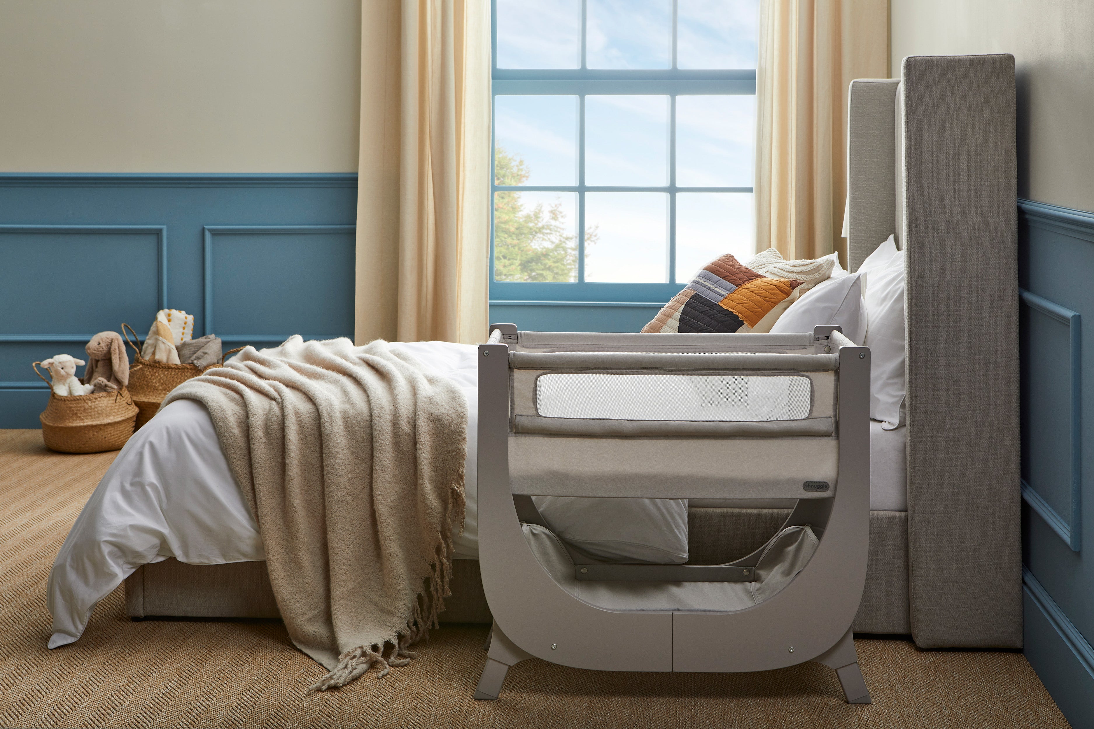 Shnuggle Air Lite Height-Adjustable Bedside Bassinet
