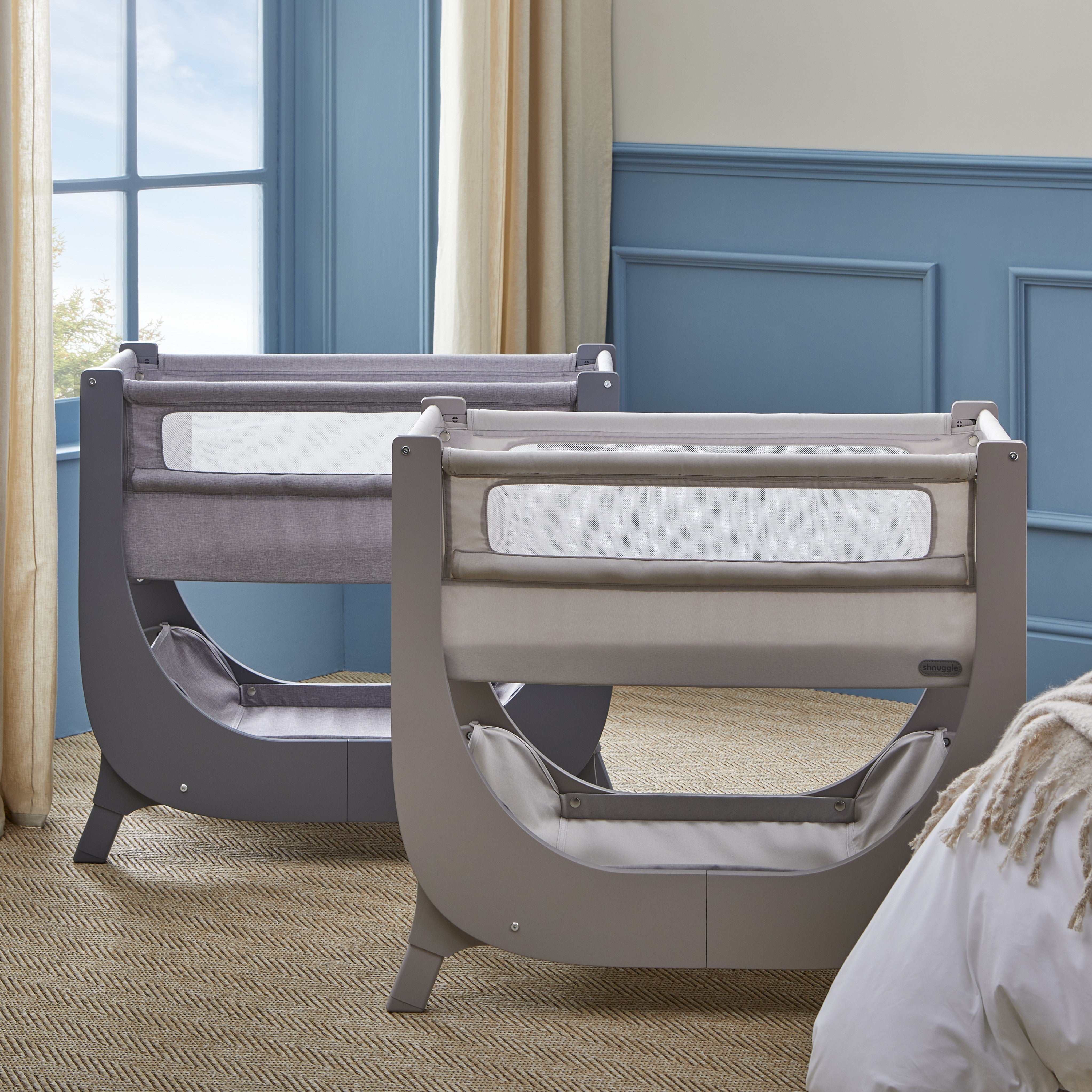 Shnuggle Air Lite Height-Adjustable Bedside Bassinet