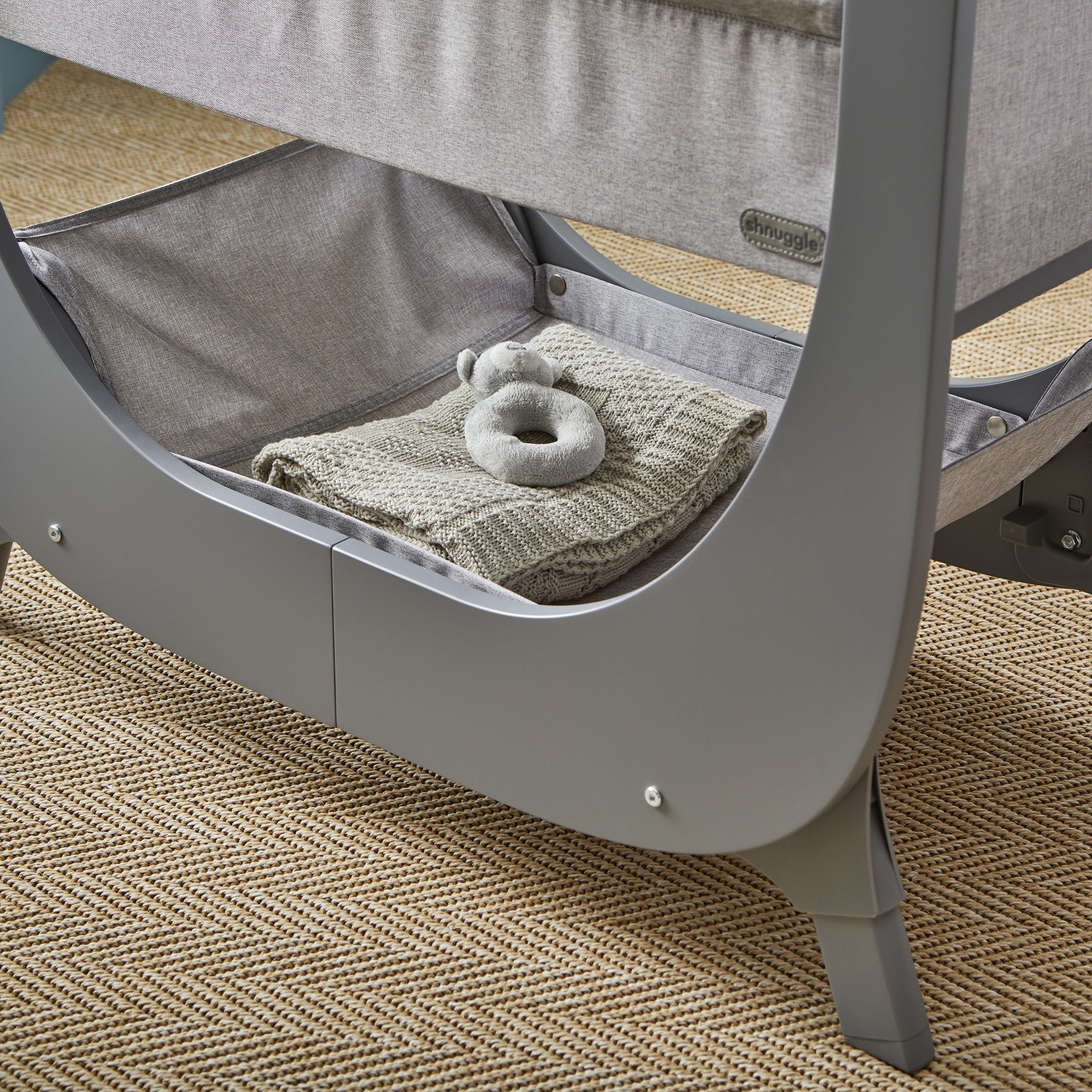 Shnuggle Air Lite Height-Adjustable Bedside Bassinet